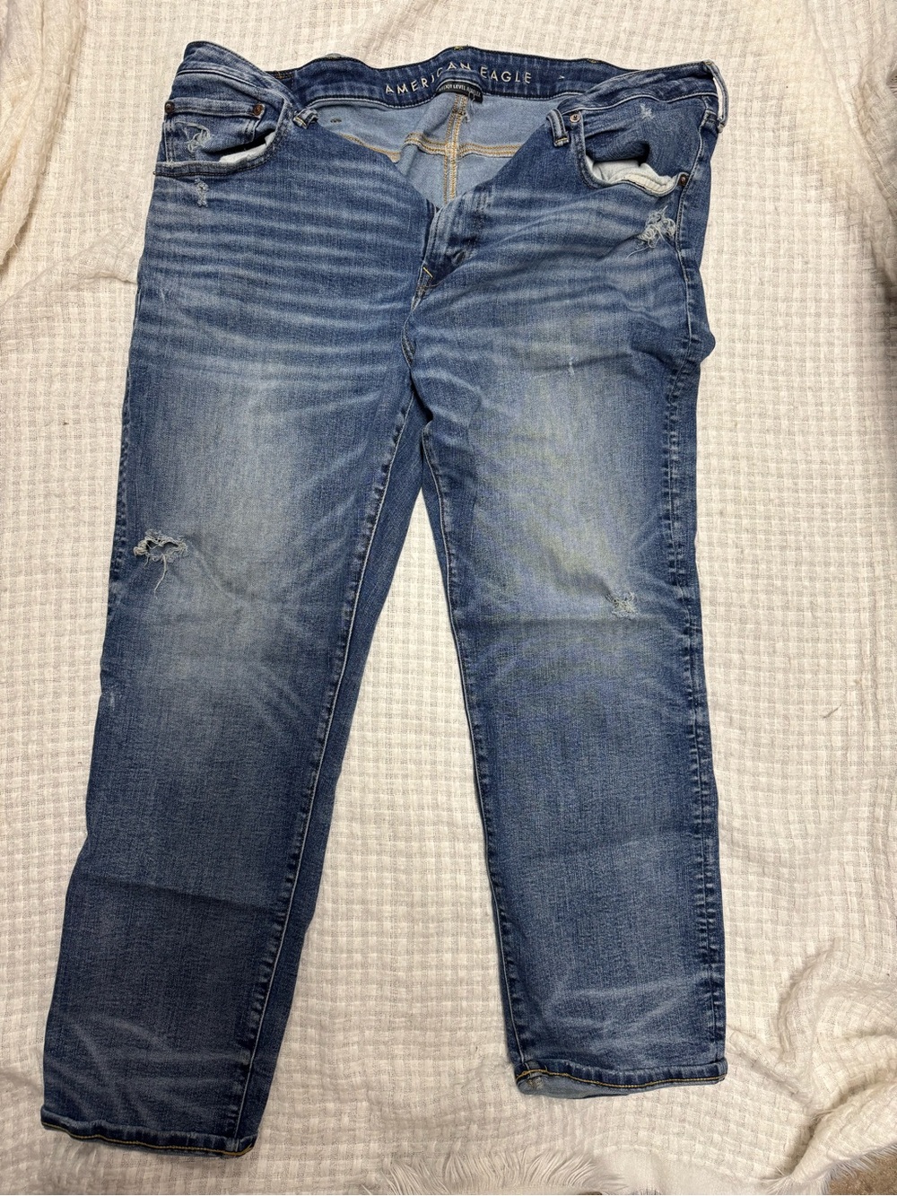 American Eagle Outfitters Women's Blue Distressed Jeans
